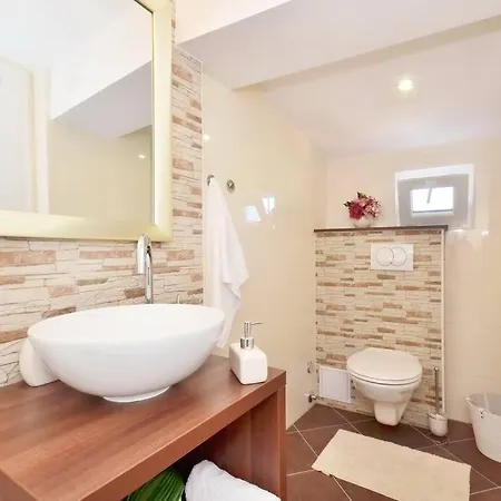 Silver 4- Luxury Apart In Center Apartment Split