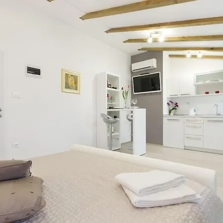 Silver 4- Luxury Apart In Center *